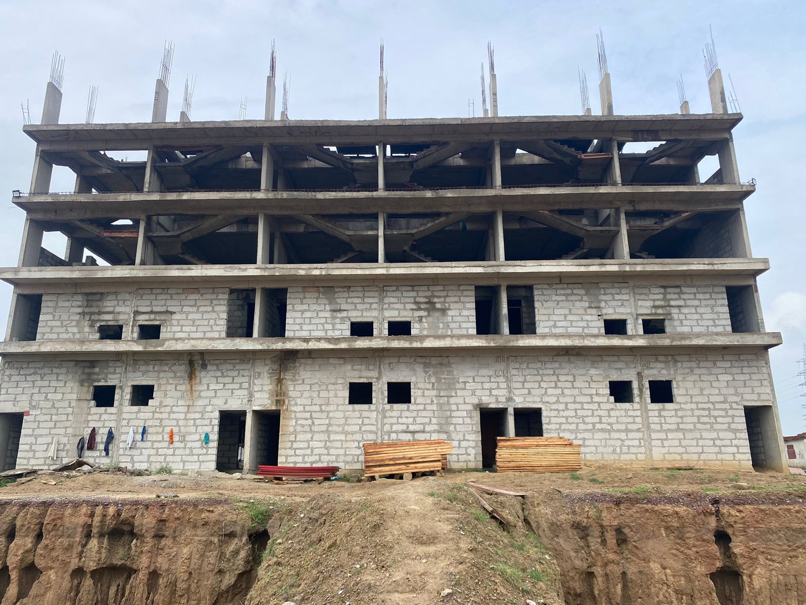 Retail Shop For Sale in Auric Universal Square