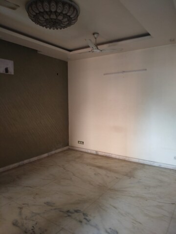 Room in 2.5 BHK Independent House at Sector 29 – for Rent