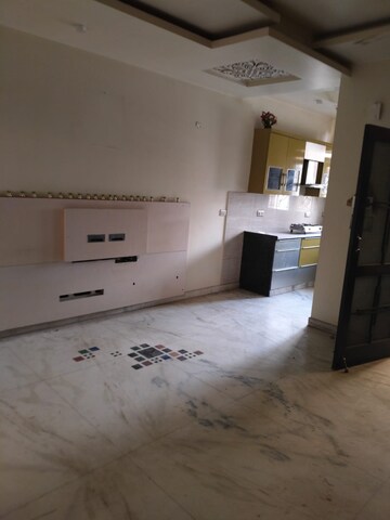 Room in 2.5 BHK Independent House at Sector 29 – for Rent