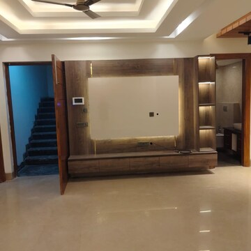 Room in 4 BHK Builder Floor at Experion The Westerlies, Sector 108 – for Sale