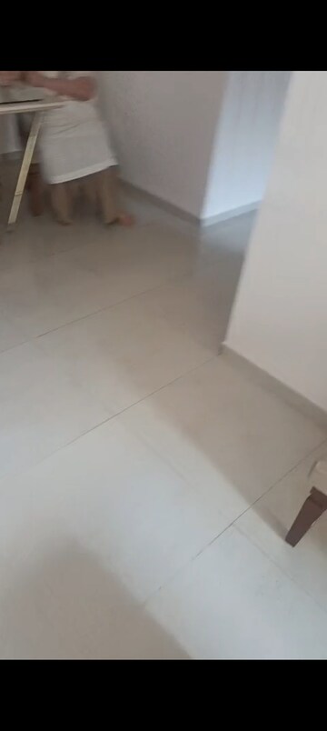 Room in 2 BHK Apartment at Sheth Vasant Oasis, Andheri East – for Rent