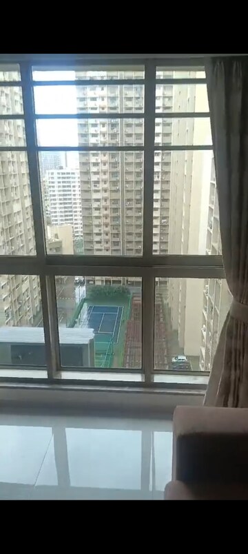 Room in 2 BHK Apartment at Sheth Vasant Oasis, Andheri East – for Rent