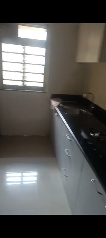 Furnished Amenities in 2 BHK Apartment at Sheth Vasant Oasis, Andheri East – for Rent
