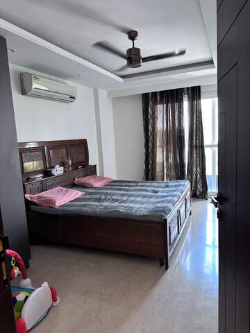 Bedroom in 3 BHK Builder Floor at DLF Atria, Dlf Phase ii – for Sale