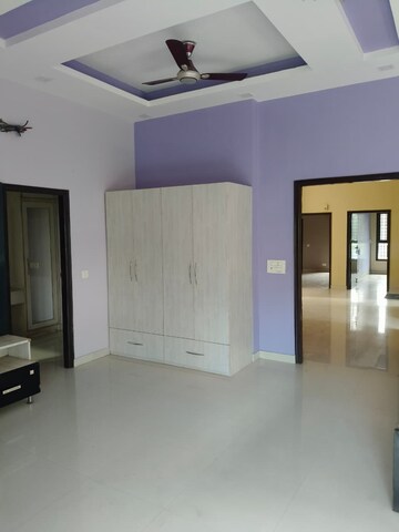 Room in 3 BHK Independent House at Sector 35 – for Rent
