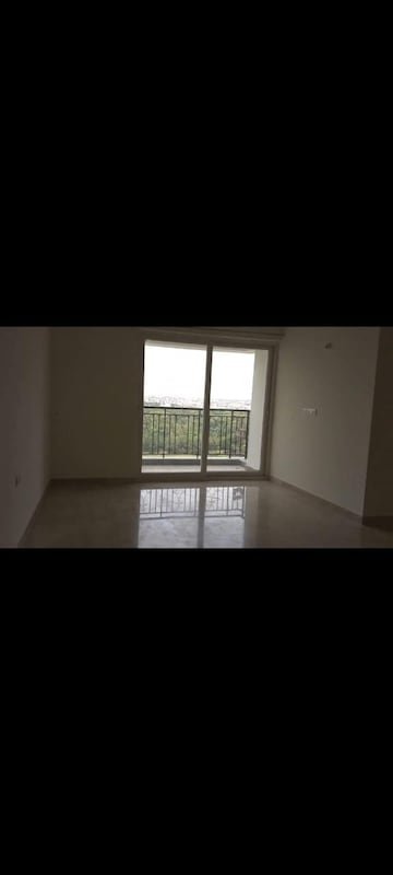 Room in 2.5 BHK Apartment at Prestige Misty Waters, Hebbal – for Rent