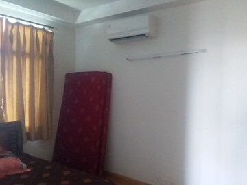 Room in 2 BHK Apartment at Jaypee Greens Star Court, Jaypee Greens – for Rent