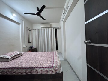 Bedroom in 2 BHK Builder Floor at Sector 40 – for Rent