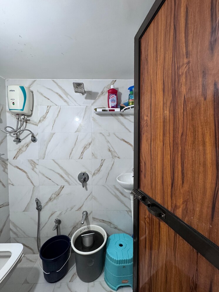 Bathroom, sector 40 3 Bedroom 1101 Sq.Ft. Builder Floor In Sector 40 Gurgaon 9157980