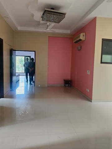 Room in 3 BHK Independent House at Sector 51 – for Rent