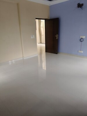 Room in 3 BHK Independent House at Sector 51 – for Rent