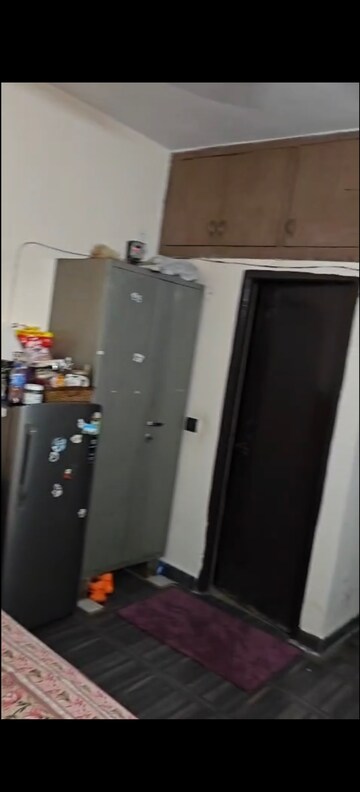 Furnished Amenities in Studio Apartment at Arun Vihar Sector 37, Sector 37 – for Rent