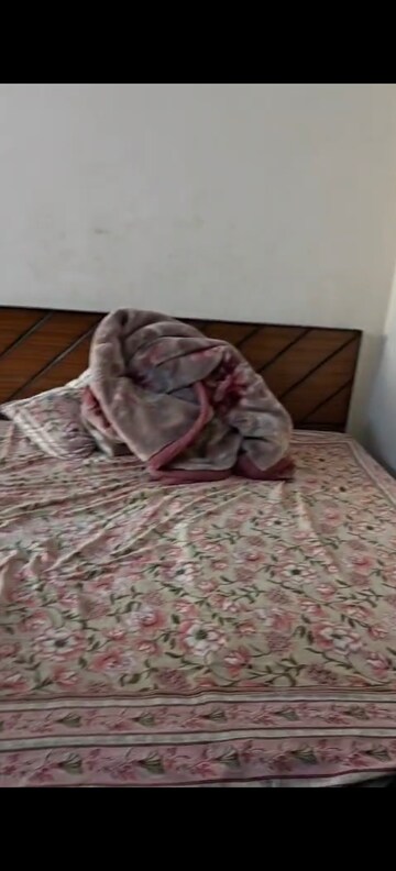 Parking in Studio Apartment at Arun Vihar Sector 37, Sector 37 – for Rent