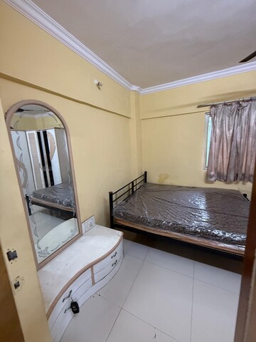 Bedroom in 3 BHK Apartment at Andheri West – for Rent