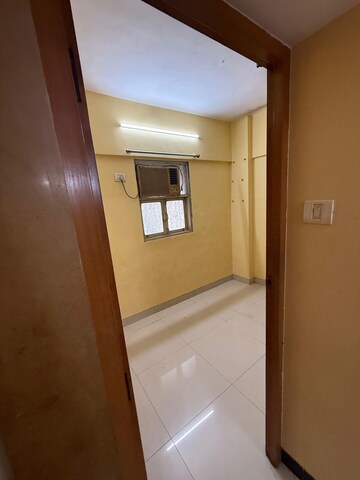 Room in 3 BHK Apartment at Andheri West – for Rent