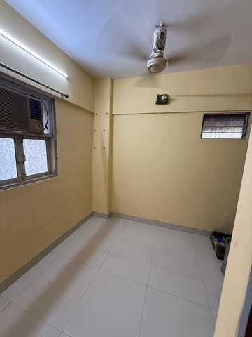 Room in 3 BHK Apartment at Andheri West – for Rent