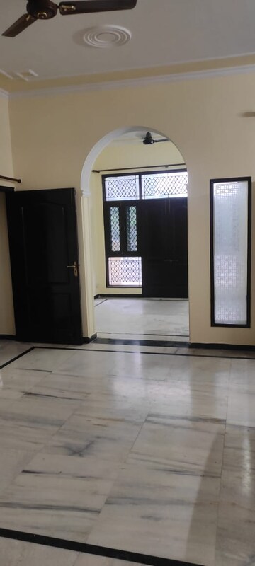 Room in 4 BHK Independent House at Delta Ii Greater Noida – for Rent