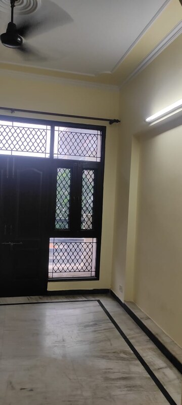 Room in 4 BHK Independent House at Delta Ii Greater Noida – for Rent