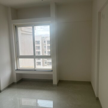 Room in 3 BHK Apartment at Nyati Era, Madhav Nagar – for Rent