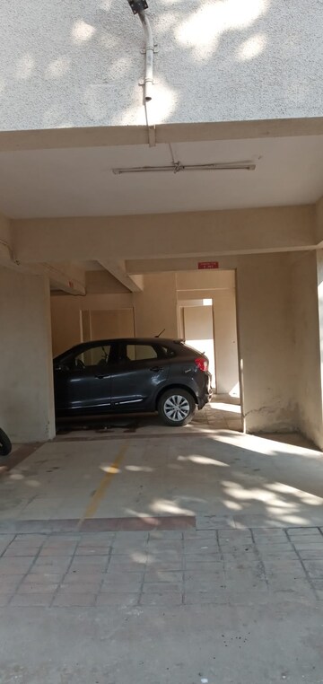 Parking in 3 BHK Apartment at Essen Shonest Towers, Wakad – for Rent