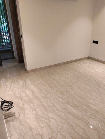 Room in 3 BHK Builder Floor at DLF City Gurgaon, Sector 27 – for Rent