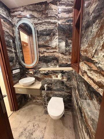 Bathroom in 3 BHK Builder Floor at DLF City Gurgaon, Sector 27 – for Rent