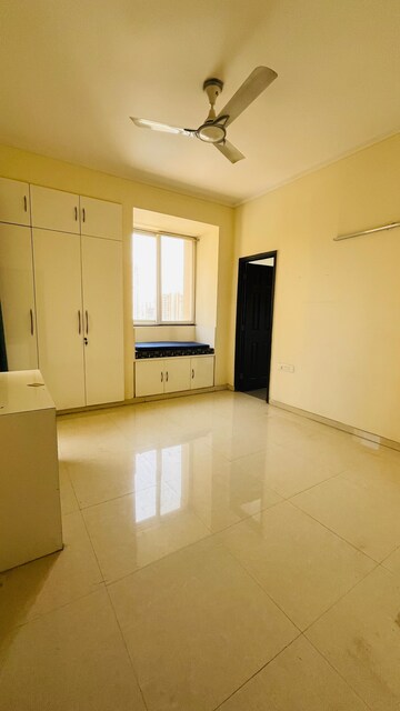 Room in 3 BHK Apartment at Antriksh Golf View, Sector 78 – for Rent