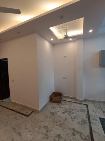 Room in 1 BHK Builder Floor at DLF City Phase V, Dlf Phase V – for Rent