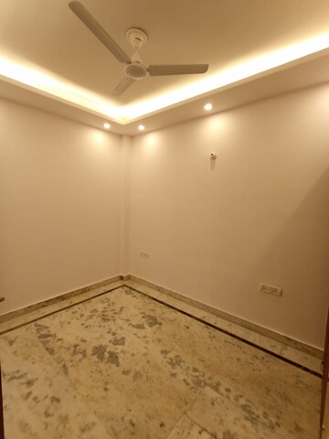 Room in 1 BHK Builder Floor at DLF City Phase V, Dlf Phase V – for Rent