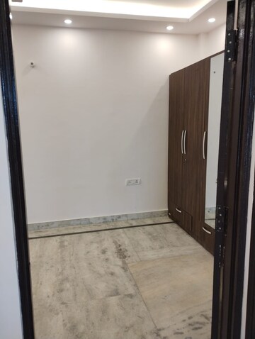 Room in 1 BHK Builder Floor at DLF City Phase V, Dlf Phase V – for Rent