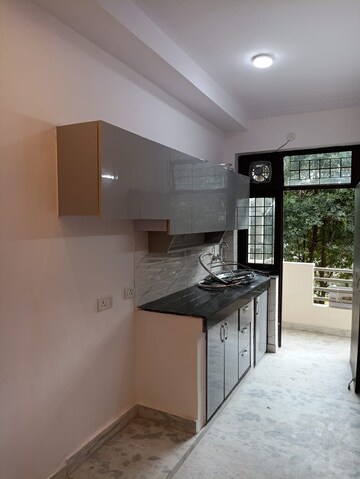 Kitchen in 1 BHK Builder Floor at DLF City Phase V, Dlf Phase V – for Rent