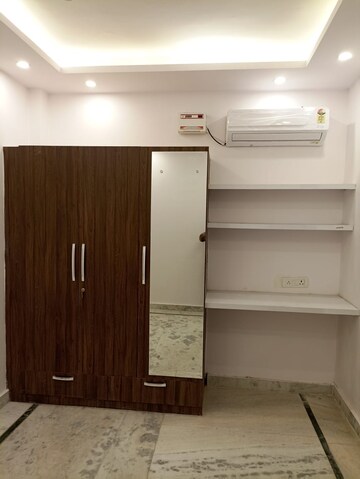 Furnished Amenities in 1 BHK Builder Floor at DLF City Phase V, Dlf Phase V – for Rent