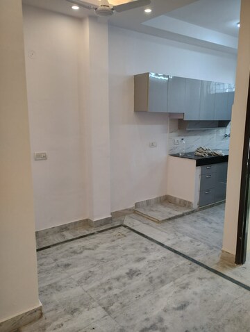 Kitchen in 1 BHK Builder Floor at DLF City Phase V, Dlf Phase V – for Rent