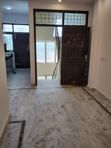 Room in 1 BHK Builder Floor at DLF City Phase V, Dlf Phase V – for Rent