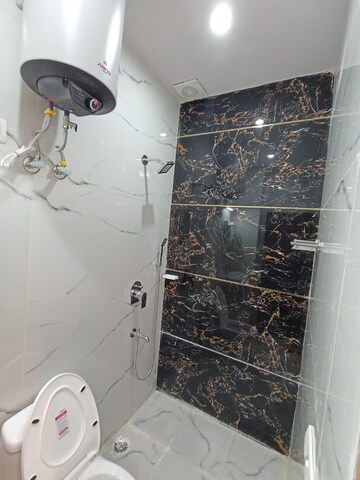 Bathroom in 1 BHK Builder Floor at DLF City Phase V, Dlf Phase V – for Rent