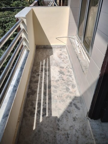 Balcony in 1 BHK Builder Floor at DLF City Phase V, Dlf Phase V – for Rent