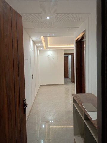 Building Lobby in 3 BHK Builder Floor at Mahavir Enclave 1 – for Sale
