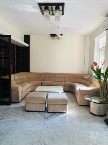 Living Room in 3 BHK Apartment at Tardeo – for Rent