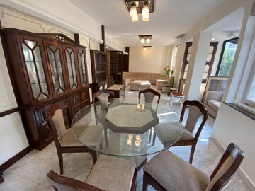 Team Area in 3 BHK Apartment at Tardeo – for Rent