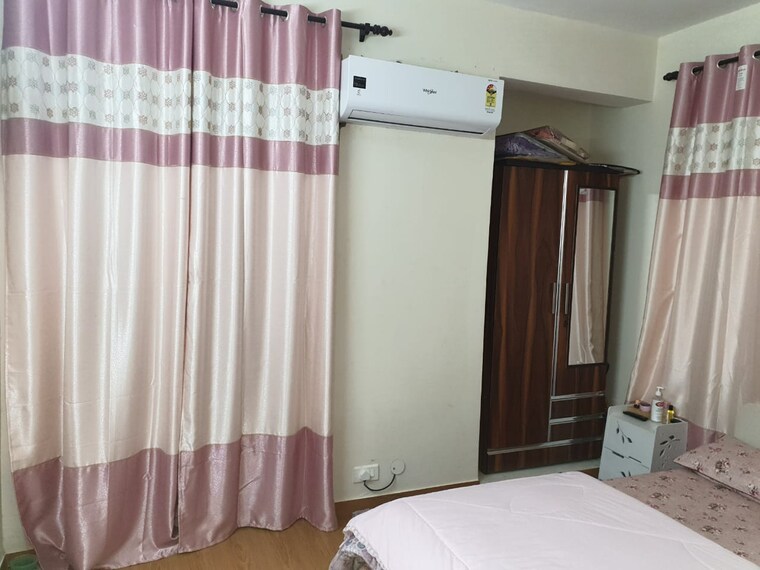 Bathroom, emaar-palm-hills 3.5 Bedroom 1450 Sq.Ft. Apartment In Sector 77 Gurgaon 9158624