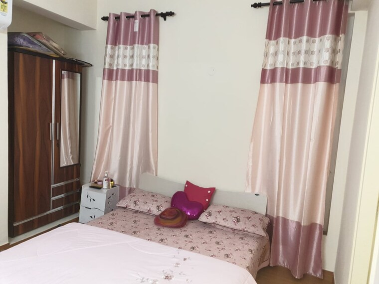 Living Room, emaar-palm-hills 3.5 Bedroom 1450 Sq.Ft. Apartment In Sector 77 Gurgaon 9158624