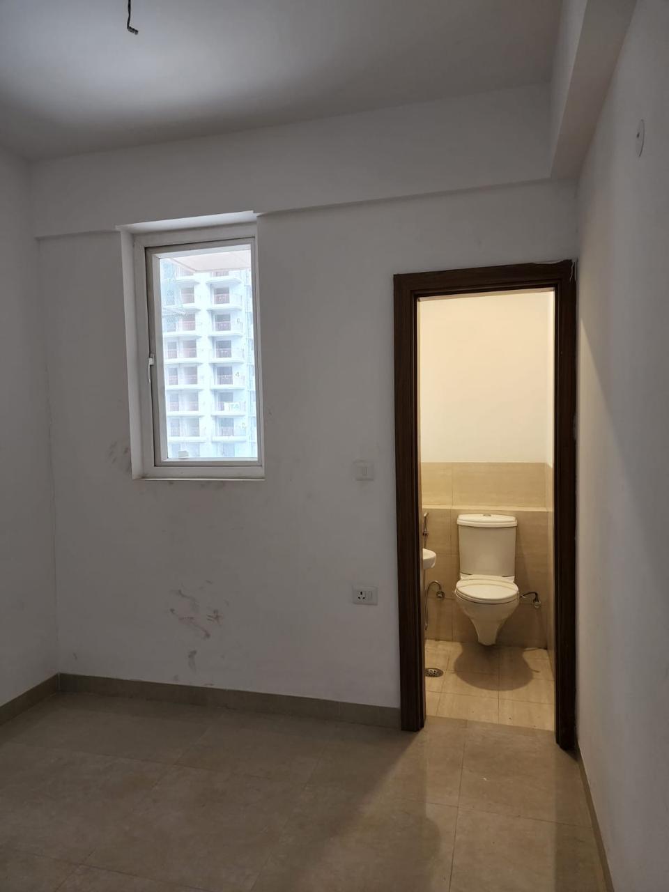 2 BHK + Extra Room Apartment For Sale in Amrapali Dream Valley