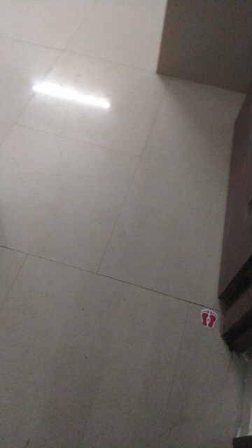 Room in 3 BHK Apartment at Omaxe R2, Gomti Nagar – for Sale