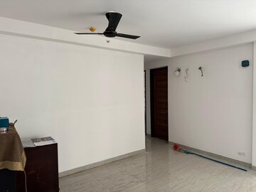 Room in 3 BHK Apartment at Omaxe R2, Gomti Nagar – for Sale