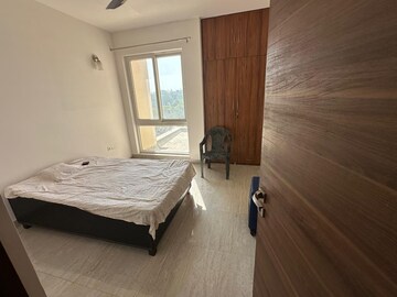Room in 3 BHK Apartment at Omaxe R2, Gomti Nagar – for Sale