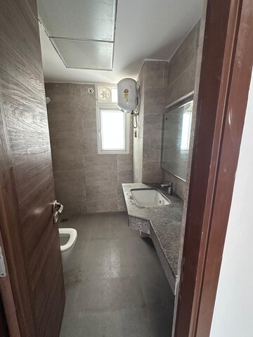 Bathroom in 3 BHK Apartment at Omaxe R2, Gomti Nagar – for Sale