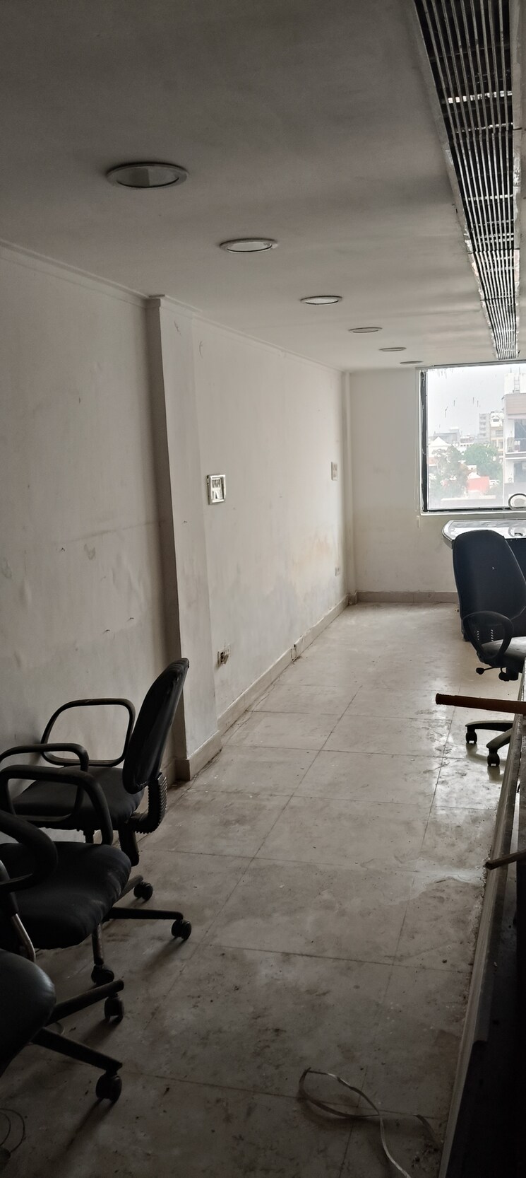  Parking, vardhman-star-shop-mall Commercial Office Space 477 Sq.Ft. In Sector 19 Faridabad 9158751