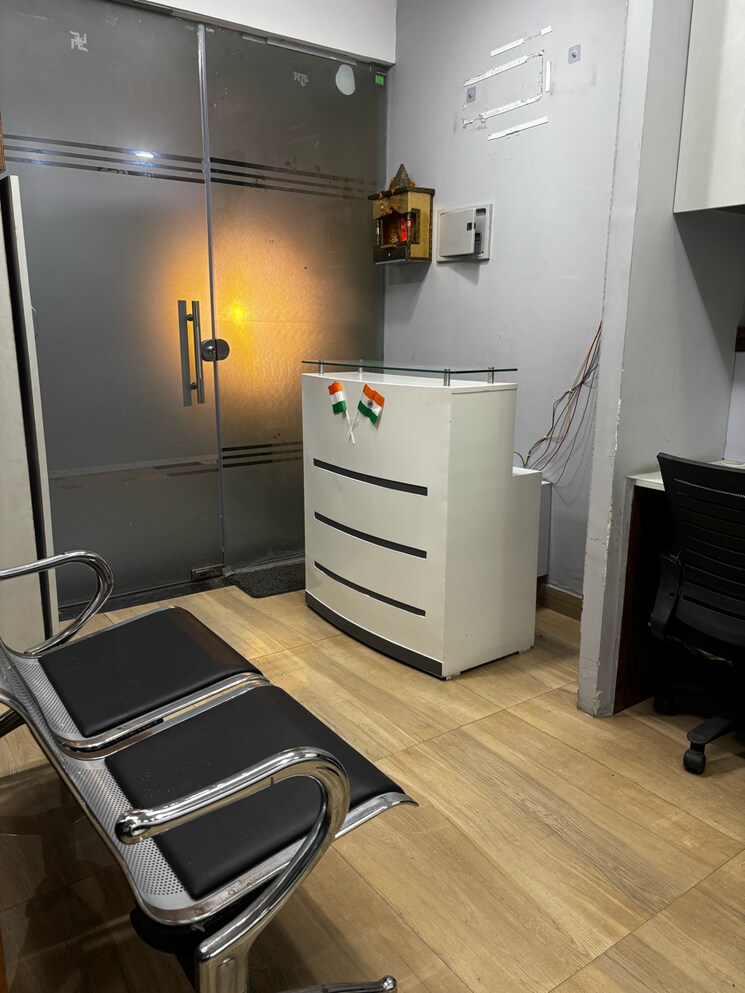 Bathroom, grandslam-ithum Commercial Office Space in IT/SEZ 690 Sq.Ft. In Wazidpur Noida 9158732