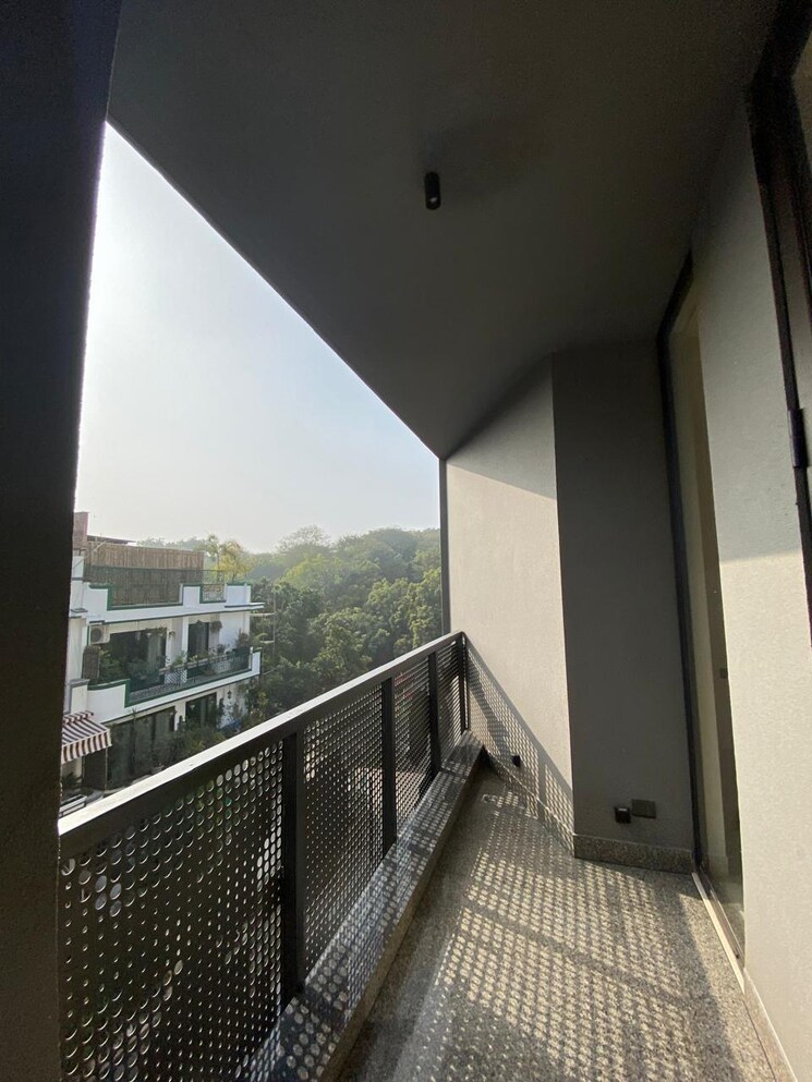 Balcony, greater kailash i 4 Bedroom 300 Sq.Yd. Builder Floor In Greater Kailash I Delhi 9158736