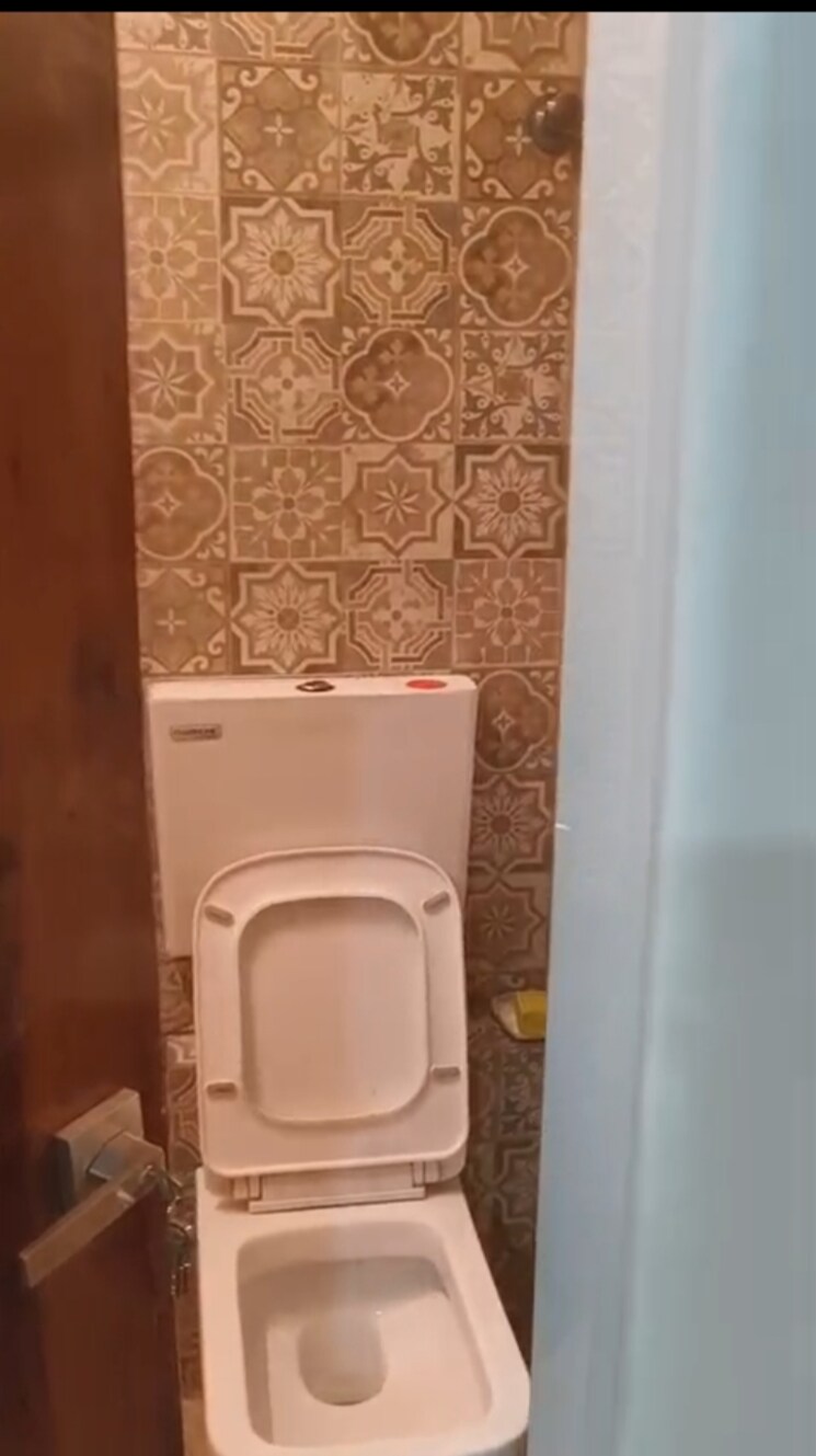 Bathroom, goregaon east 2 Bedroom 650 Sq.Ft. Apartment In Goregaon East Mumbai 9158762